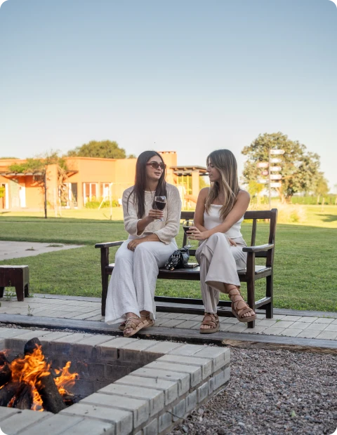 amigas-vino-zona-de-relax