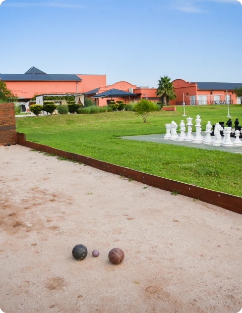 bochas-ajedrez-gigante-nawan-resort