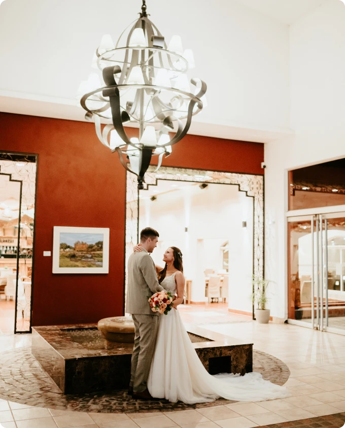 novios-vestido-hotel-hall-nawan